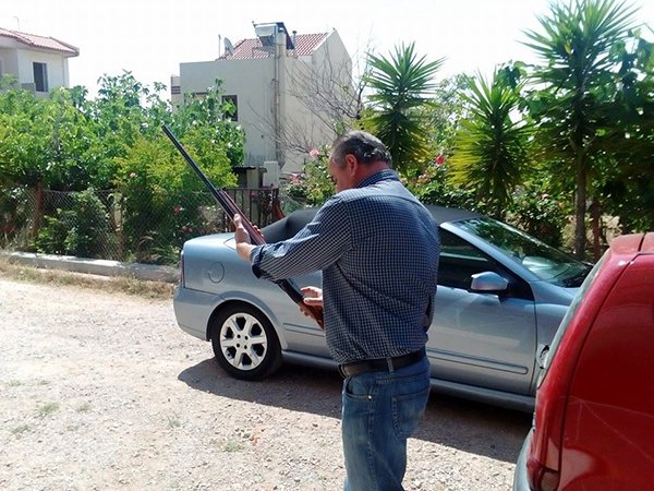 Δείτε τον αντιδήμαρχο Φυλής να ρίχνει μπαλωθιές σε κρητικό γλέντι -«Ηταν η κακιά στιγμή, συγγνώμη» [εικόνες] | iefimerida.gr 2