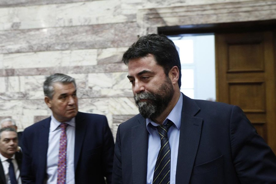 Απίστευτη πρόκληση του χρυσαυγίτη Παππά στη Βουλή: Ο Βασίλης Οικονόμου θέρισε όσα έσπειρε! | iefimerida.gr 0
