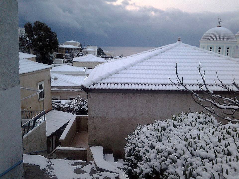 Ο χιονιάς σάρωσε τη χώρα και πάγωσε τα νησιά -Απελπιστική η κατάσταση σε Σκόπελο, Αλόννησο και Κύμη [εικόνες] | iefimerida.gr 10
