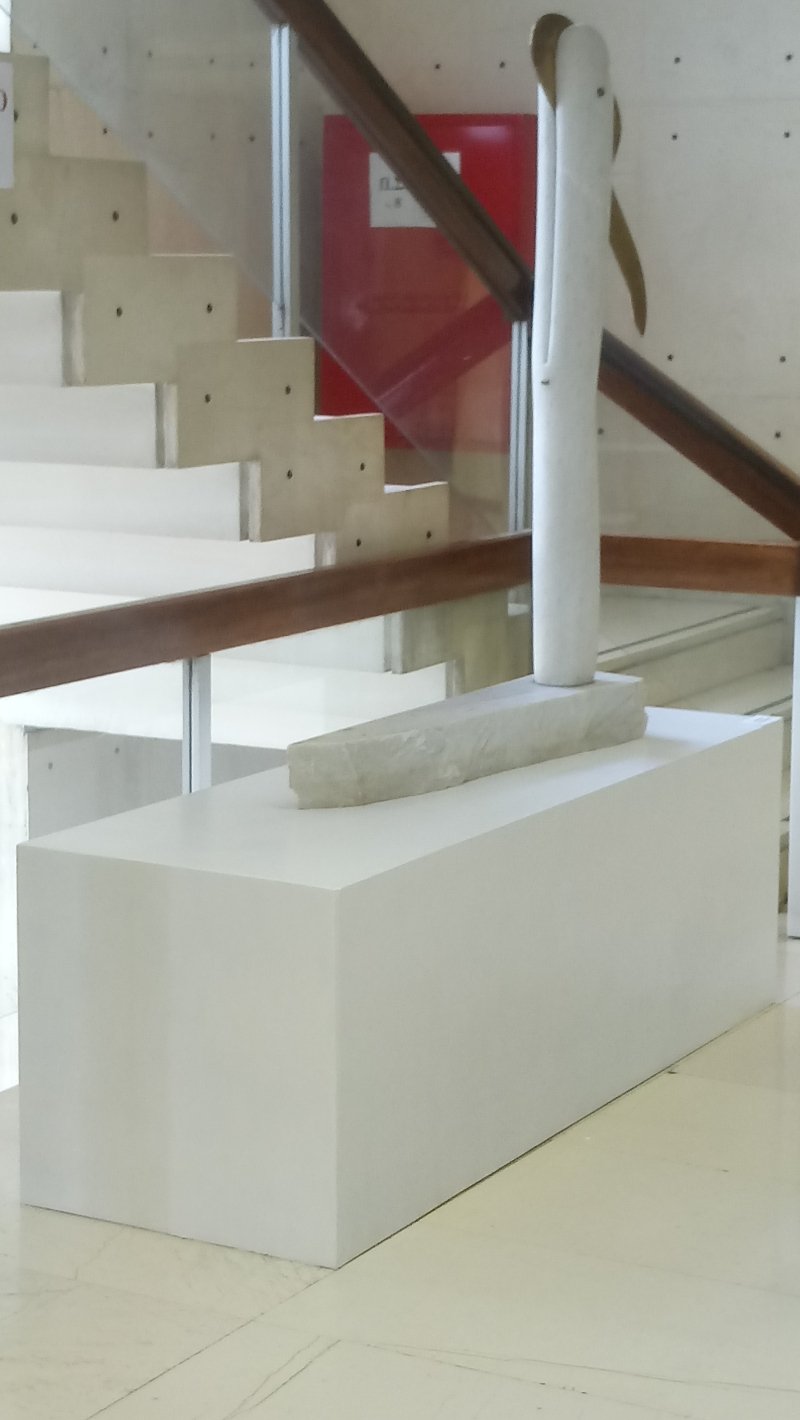 Φοιτητές της Καλών Τεχνών έστησαν γλυπτά έξω από το γραφείο του Τσακαλώτου [εικόνες] | iefimerida.gr 0