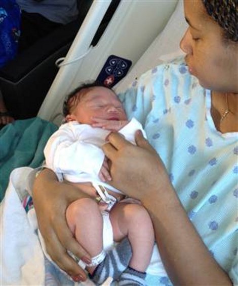 Το μωρό – σύμβολο της Οκλαχόμα που γεννήθηκε την ώρα που ο ανεμοστρόβιλος διέλυε το μαιευτήριο [εικόνες] | iefimerida.gr 1