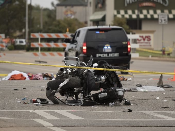 Οδηγός σκόρπισε το θάνατο στις ΗΠΑ -Επεσε σε θεατές παρέλασης, 4 νεκροί, δεκάδες τραυματίες [εικόνες & βίντεο] | iefimerida.gr 3
