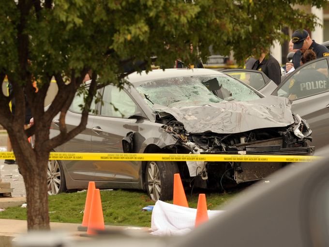 Οδηγός σκόρπισε το θάνατο στις ΗΠΑ -Επεσε σε θεατές παρέλασης, 4 νεκροί, δεκάδες τραυματίες [εικόνες & βίντεο] | iefimerida.gr 4