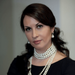 Η όμορφη κομμουνίστρια με τις πέρλες που έριξε γροθιές στην ουκρανική βουλή [εικόνες+βίντεο] | iefimerida.gr 1