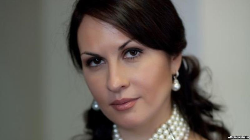 Η όμορφη κομμουνίστρια με τις πέρλες που έριξε γροθιές στην ουκρανική βουλή [εικόνες+βίντεο] | iefimerida.gr 6