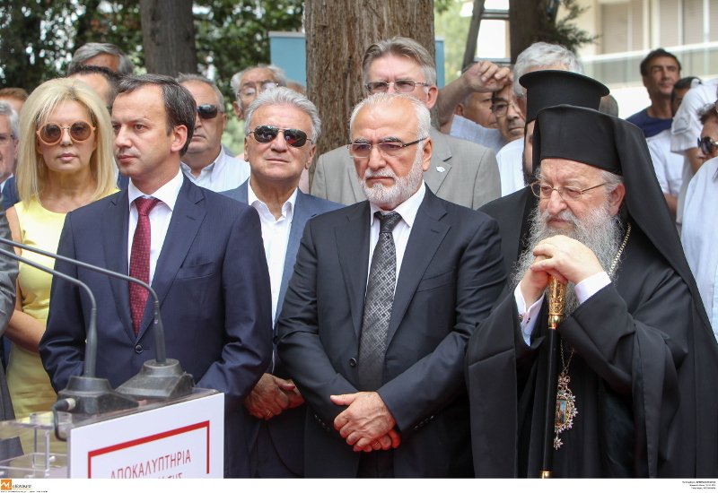 Μπουτάρης και Σαββίδης στα αποκαλυπτήρια του αγάλματος της βασίλισσας Ολγας [εικόνες] | iefimerida.gr 3