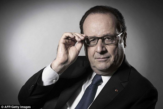 Ο Ολάντ όπως δεν τον έχουμε ξαναδεί -Μια παράξενη φωτογράφιση, μέσα στο Ελιζέ [εικόνες] | iefimerida.gr 1