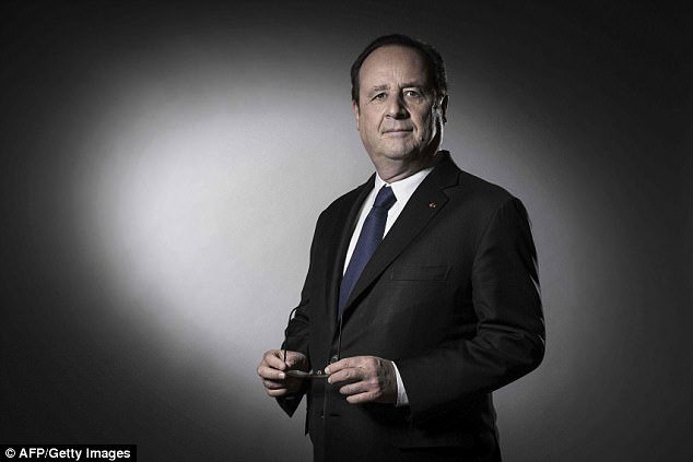 Ο Ολάντ όπως δεν τον έχουμε ξαναδεί -Μια παράξενη φωτογράφιση, μέσα στο Ελιζέ [εικόνες] | iefimerida.gr 4