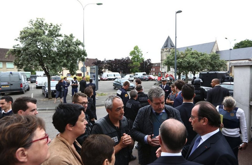 Η Γαλλία ξανά σε πόλεμο -Τζιχαντιστές έσφαξαν ιερέα στη Νορμανδία | iefimerida.gr 4