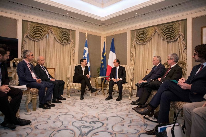 Συνάντηση Τσίπρα- Ολάντ στο Αμπου Ντάμπι: Επιβεβλημένη η συμφωνία πριν το Eurogroup [εικόνες] | iefimerida.gr 1