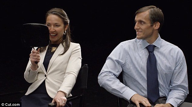 Απίστευτο: Ζευγάρι αφήνεται στους ειδικούς και μεταμορφώνεται σε γέρους για να δουν αν θα αγαπιούνται όταν γεράσουν [εικόνες] | iefimerida.gr 0