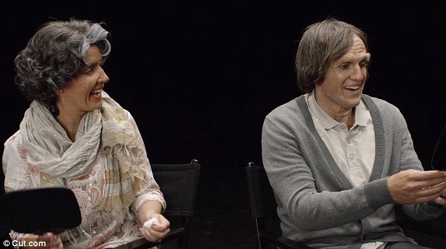 Απίστευτο: Ζευγάρι αφήνεται στους ειδικούς και μεταμορφώνεται σε γέρους για να δουν αν θα αγαπιούνται όταν γεράσουν [εικόνες] | iefimerida.gr 1