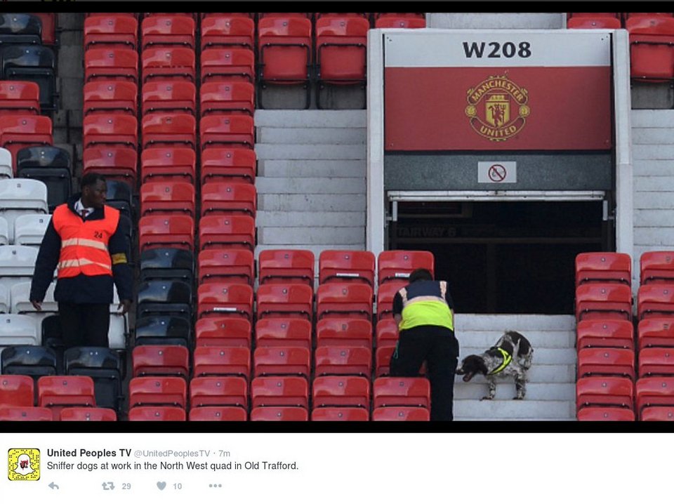 Ολντ Τράφορντ: Εξουδετερώθηκε ύποπτο δέμα με ελεγχόμενη έκρηξη [εικόνες] | iefimerida.gr 2