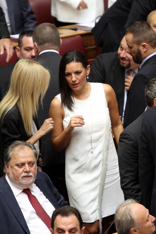 Οι κυρίες της Βουλής στην ορκωμοσία [εικόνες] | iefimerida.gr 8