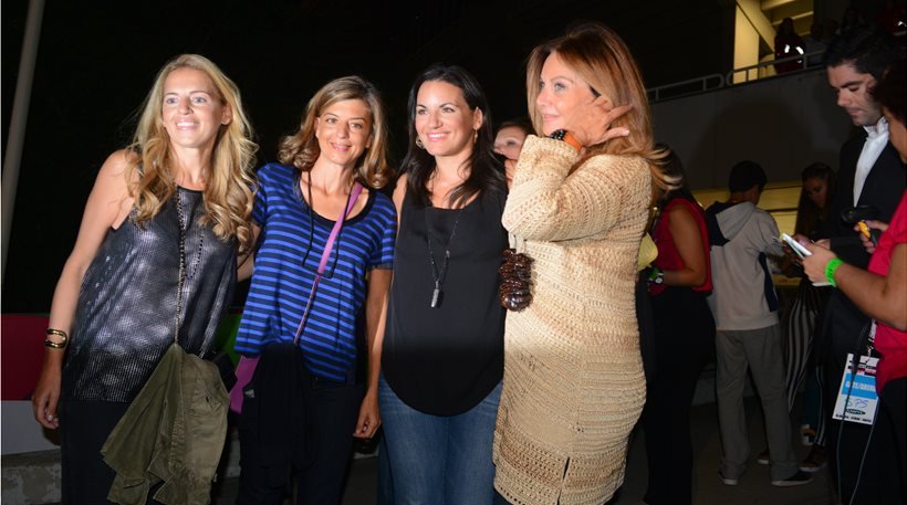 Μια άλλη Ελλάδα έζησε την φρενίτιδα της Lady Gaga στην Αθήνα [εικόνες] | iefimerida.gr 32