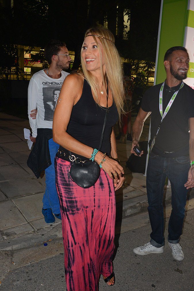 Μια άλλη Ελλάδα έζησε την φρενίτιδα της Lady Gaga στην Αθήνα [εικόνες] | iefimerida.gr 30