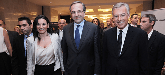 «Χτύπησε» πάλι η Ολγα Κεφαλογιάννη με βαθύ ντεκολτέ και δαντελένιο μπουστάκι, δίπλα στον Σαμαρά [εικόνες] | iefimerida.gr 4