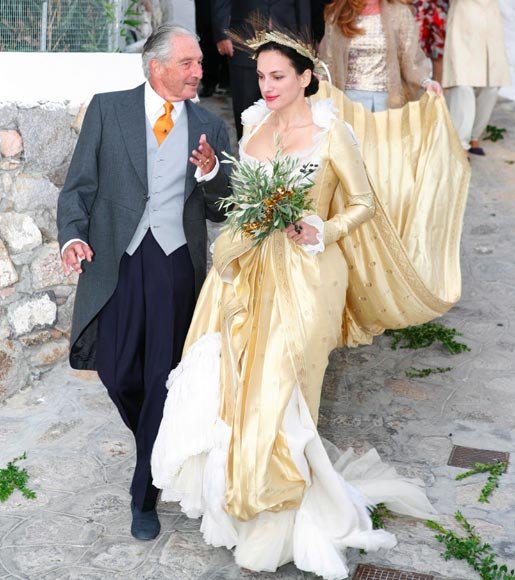 Ποιος σκότωσε την Αμαζούλα; Ο Christian Louboutin διαφημίζει τα παπούτσια του με ένα θρίλερ [βίντεο] | iefimerida.gr 2