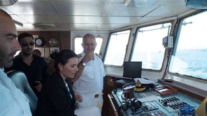 Η Ολγα Κεφαλογιάννη πήρε το «όπλο»της: Από την κανονιοφόρο Κάσος κήρυξε τη έναρξη του 50ου Ράλλυ Αιγαίου [εικόνες] | iefimerida.gr 1