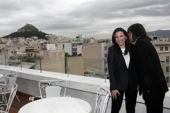 Mόνο ο Ηλίας Ψινάκης μπορεί να κάνει την Ολγα Κεφαλογιάννη να γελάει έτσι [εικόνες] | iefimerida.gr 3