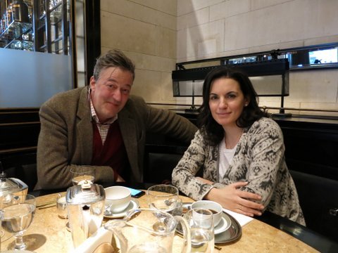 Ποιον Βρετανό σούπερ σταρ έπεισε η Ολγα Κεφαλογιάννη να έρθει στην Ελλάδα και κάνει ήδη βόλτες στην Αθήνα [εικόνες] | iefimerida.gr 0