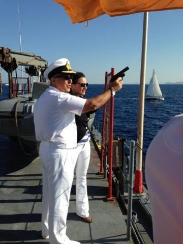 Η Ολγα Κεφαλογιάννη πήρε το «όπλο»της: Από την κανονιοφόρο Κάσος κήρυξε τη έναρξη του 50ου Ράλλυ Αιγαίου [εικόνες] | iefimerida.gr 0