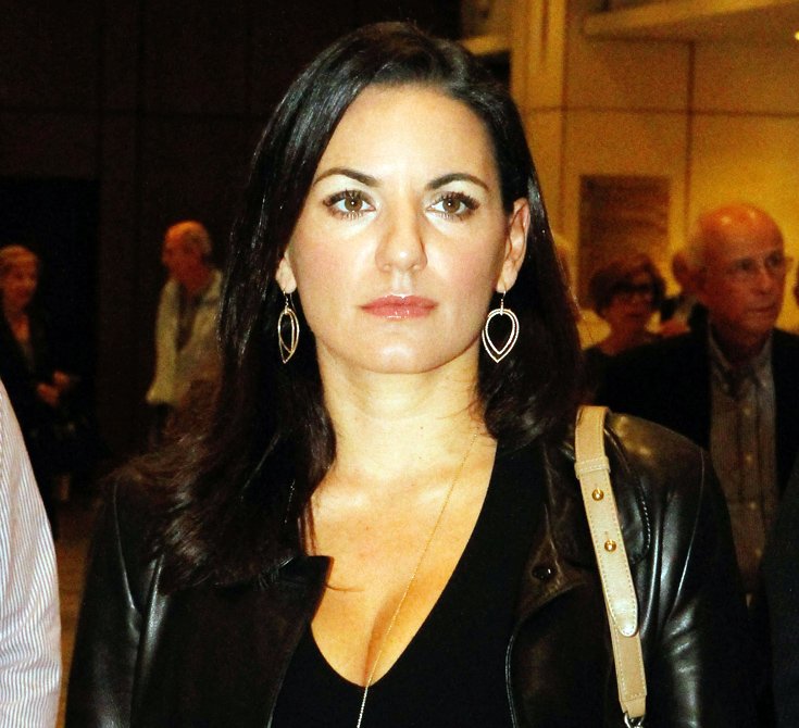 Η Ολγα Κεφαλογιάννη με βαθύ ντεκολτέ και έντονο σκίσιμο στο φόρεμα, κλέβει τις εντυπώσεις [εικόνες] | iefimerida.gr 3