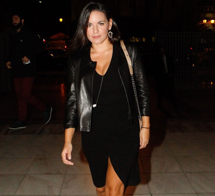 Η Ολγα Κεφαλογιάννη με βαθύ ντεκολτέ και έντονο σκίσιμο στο φόρεμα, κλέβει τις εντυπώσεις [εικόνες] | iefimerida.gr 4