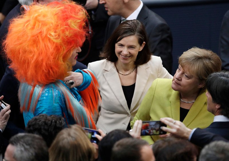 H Drag Queen που εξέλεξε Γερμανό Πρόεδρο και τράβηξε την προσοχή της Μέρκελ! [εικόνες] | iefimerida.gr 1