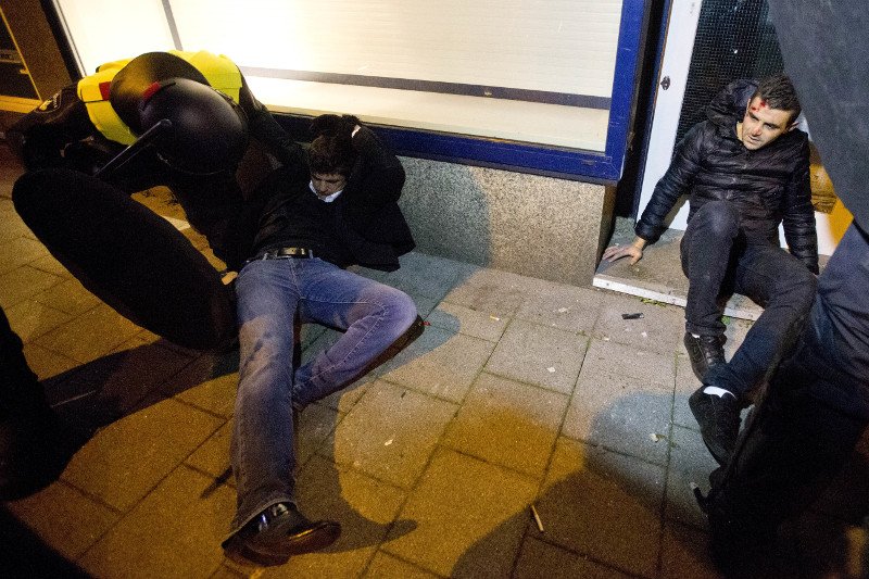 Κλιμάκωση της έντασης μεταξύ Ολλανδίας-Τουρκίας: Επεισόδια στο προξενείο, έδιωξαν υπουργό από τη χώρα [εικόνες] | iefimerida.gr 1