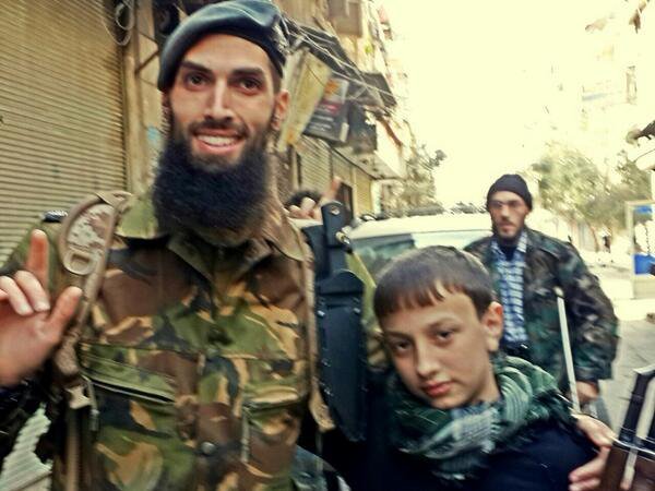 Ολλανδός εντάχθηκε στο ISIS, έγινε τζιχαντιστής και ποστάρει για τη ζωή του στο Tumblr -Οι απαντήσεις σοκ στις ερωτήσεις που του κάνουν άλλοι χρήστες [εικόνες] | iefimerida.gr 9