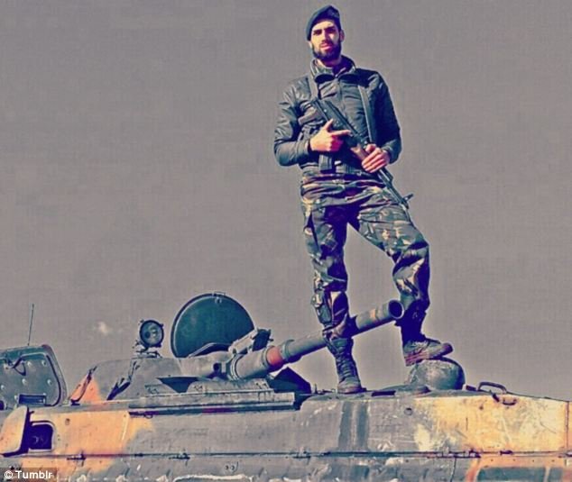 Ολλανδός εντάχθηκε στο ISIS, έγινε τζιχαντιστής και ποστάρει για τη ζωή του στο Tumblr -Οι απαντήσεις σοκ στις ερωτήσεις που του κάνουν άλλοι χρήστες [εικόνες] | iefimerida.gr 16