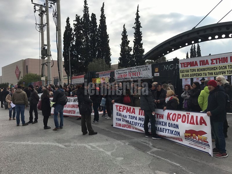 ζητούν άμεση συνάντηση με τον υπουργό Παιδείας Κώστα Γαβρόγλου προκειμένου να τους ενημερώσει αναλυτικά για τις προσλήψεις και το νέο σύστημα μοριοδότησης
