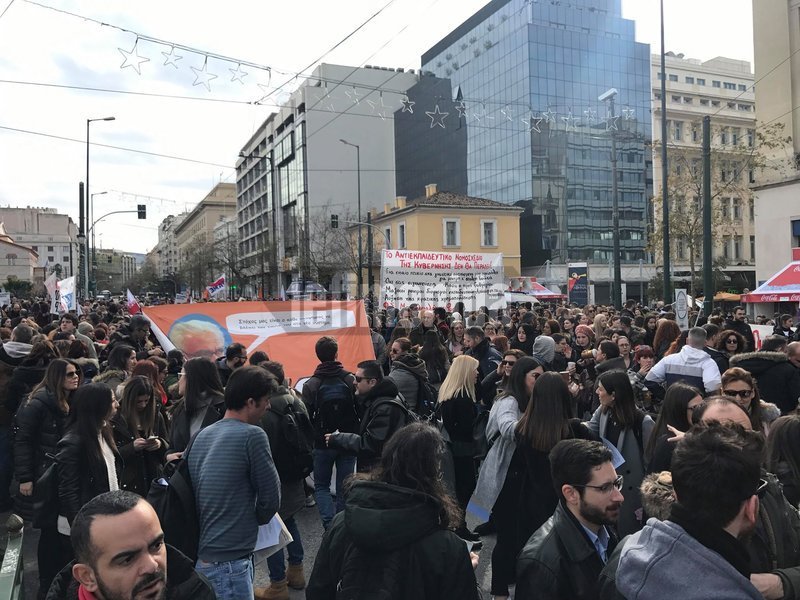 Διαμαρτυρία εκπαιδευτικών για το νέο σύστημα διορισμών [εικόνες & βίντεο] | iefimerida.gr 6