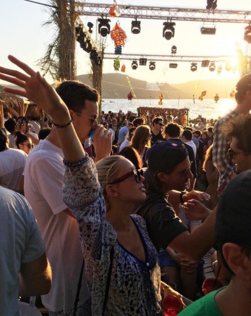 Η εγγονή του τέως πάρταρε στη Μύκονο -Επταήμερο γλέντι για τα γενέθλιά της [εικόνες] | iefimerida.gr 2