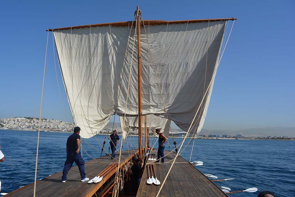  Aνοιξε πανιά η τριήρης «Ολυμπιάς» -Πότε και πού μπορούν να κωπηλατήσουν πολίτες [εικόνες & λίστα] | iefimerida.gr 0