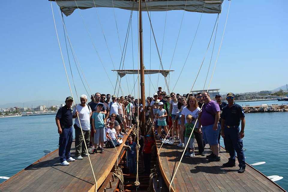  Aνοιξε πανιά η τριήρης «Ολυμπιάς» -Πότε και πού μπορούν να κωπηλατήσουν πολίτες [εικόνες & λίστα] | iefimerida.gr 1