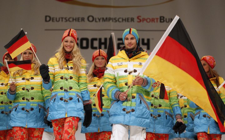 Ολόσωμα στρετς, γούνες, κοστούμια τύπου Εurovision: Οι εξωφρενικές στολές των χωρών που πάνε στους χειμερινούς Ολυμπιακούς Αγώνες [εικόνες] | iefimerida.gr 4