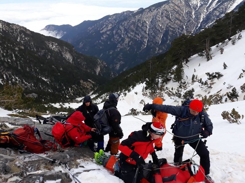 Καρέ- καρέ η διάσωση του Γάλλου στον Ολυμπο -Είχε πάθει κάταγμα στο πόδι [εικόνες & βίντεο] | iefimerida.gr 0