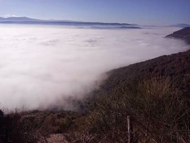 Εντυπωσιακές εικόνες: Η πόλη και η λίμνη των Ιωαννίνων «εξαφανίστηκαν» κάτω από την πυκνή ομίχλη [εικόνες] | iefimerida.gr 0