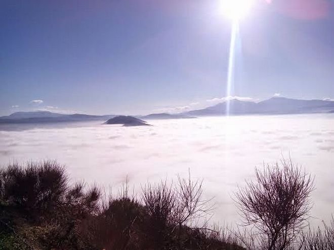 Εντυπωσιακές εικόνες: Η πόλη και η λίμνη των Ιωαννίνων «εξαφανίστηκαν» κάτω από την πυκνή ομίχλη [εικόνες] | iefimerida.gr 1