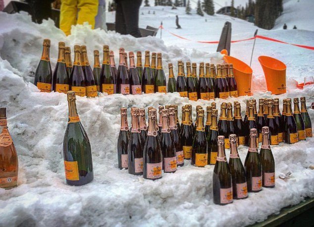 Η Μαλία Ομπάμα σε πάρτι με σαμπάνιες στο Ασπεν -Με γόνους και πρίγκιπες [εικόνες] | iefimerida.gr 8