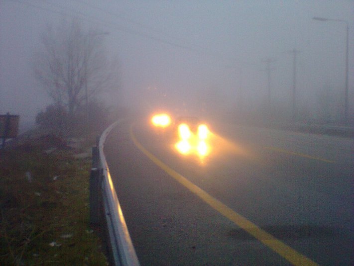 Τοπίο στην ομίχλη η εθνική οδός στη Λαμία [εικόνες] | iefimerida.gr 1