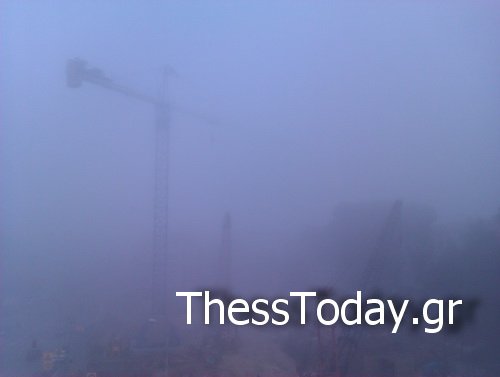 Πυκνό πέπλο ομίχλης έχει σκεπάσει τη Θεσσαλονίκη -Κυκλοφοριακό «έμφραγμα» σε κεντρικούς δρόμους [εικόνες-βίντεο] | iefimerida.gr 1