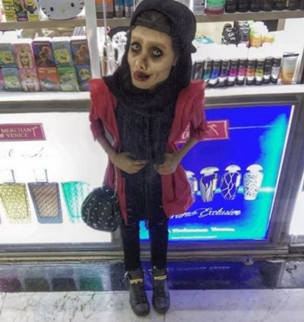 Μέικ απ και φώτοσοπ -Δεν έκανε πλαστικές η 19χρονη που ήθελε να μοιάσει στην Τζολί [εικόνες] | iefimerida.gr 1