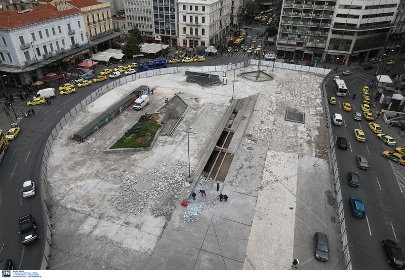 Η εικόνα στην Ομόνοια από ψηλά -Κλειστή με λαμαρίνες