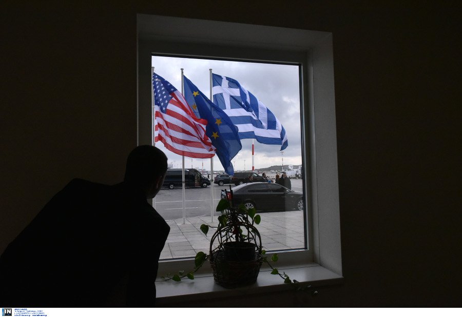 Εφτασε ο Μπαράκ Ομπάμα στην Αθήνα -Στις 13:30 στον Πρόεδρο της Δημοκρατίας | iefimerida.gr 17