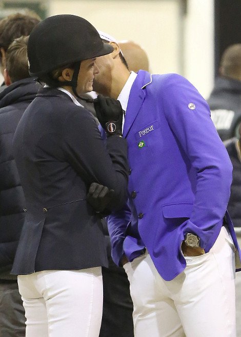 Τα τρυφερά φιλιά του Αλβάρο στην Αθηνά Ωνάση και η αντίδραση της χρυσής κληρονόμου [εικόνες] | iefimerida.gr 0