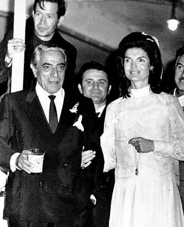 Το γαμήλιο δώρο του Ωνάση στην Τζάκι βγαίνει σε δημοπρασία | iefimerida.gr 1