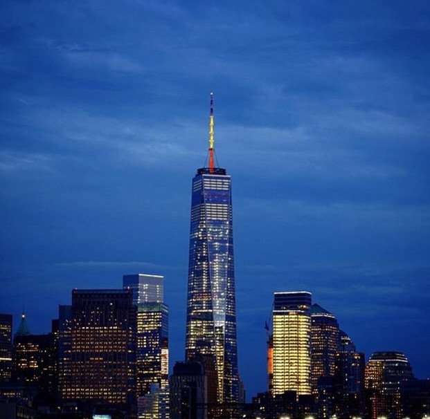 Η γκάφα της Νέας Υόρκης -Φώτισε το One World Trade με τα χρώματα της γαλλικής σημαίας [εικόνες] | iefimerida.gr 4